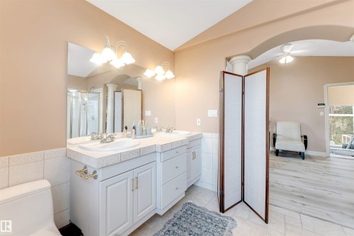 15816 64 Street Nw, Edmonton, AB 