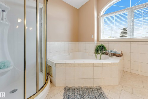 15816 64 Street Nw, Edmonton, AB 