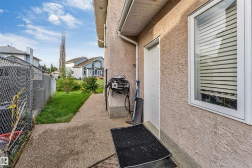 15816 64 Street Nw, Edmonton, AB 