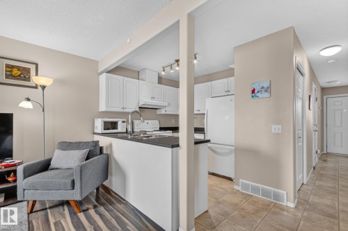 #47 16823 84 St Nw, Edmonton, AB - Indoor Photo Showing Kitchen