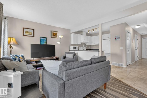 #47 16823 84 St Nw, Edmonton, AB - Indoor Photo Showing Living Room