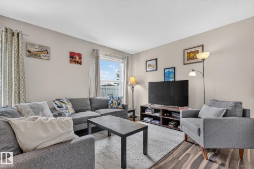 #47 16823 84 St Nw, Edmonton, AB - Indoor Photo Showing Living Room