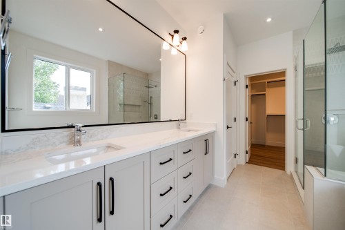 9647 72 Avenue Nw, Edmonton, AB 