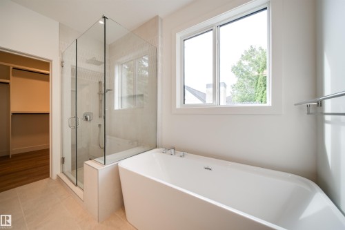 9647 72 Avenue Nw, Edmonton, AB 