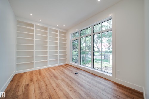 9647 72 Avenue Nw, Edmonton, AB 