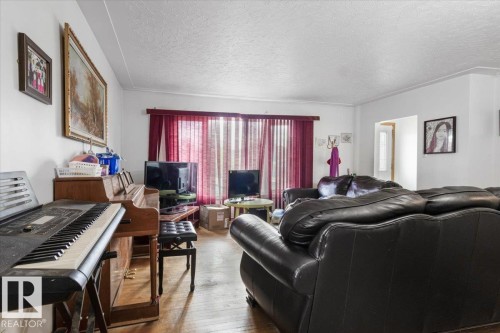 9228 75 Street Nw, Edmonton, AB 