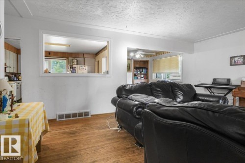9228 75 Street Nw, Edmonton, AB 