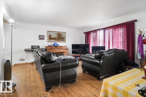 9228 75 Street Nw, Edmonton, AB 