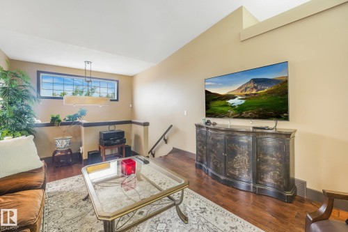 Wood-finish flooring, half-wall with cap, and a built-in wall niche - 12827 150 Avenue Nw, Edmonton, AB 