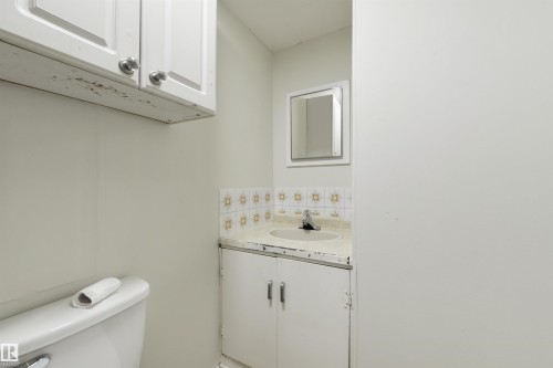 8019 141 Avenue Nw, Edmonton, AB 