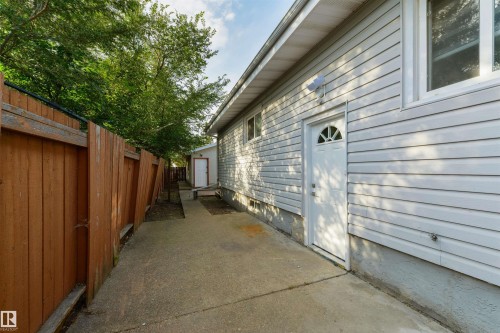 8019 141 Avenue Nw, Edmonton, AB 