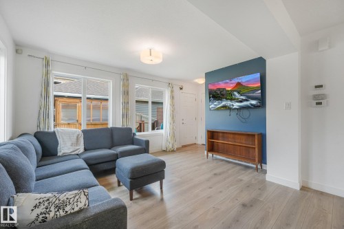 4004 Blackbird Link Link Nw, Edmonton, AB - Indoor Photo Showing Living Room
