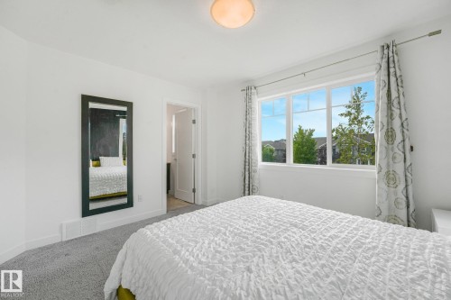 4004 Blackbird Link Link Nw, Edmonton, AB - Indoor Photo Showing Bedroom