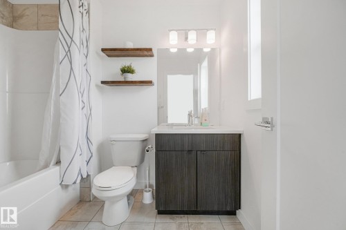 4004 Blackbird Link Link Nw, Edmonton, AB - Indoor Photo Showing Bathroom