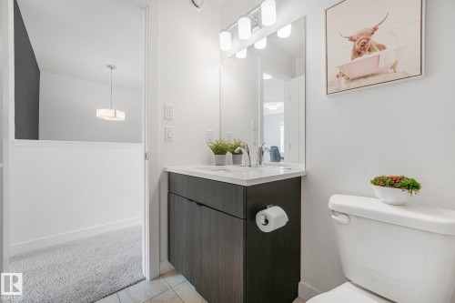 4004 Blackbird Link Link Nw, Edmonton, AB - Indoor Photo Showing Bathroom