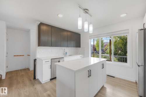 4004 Blackbird Link Link Nw, Edmonton, AB - Indoor Photo Showing Kitchen