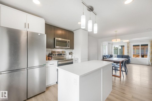 4004 Blackbird Link Link Nw, Edmonton, AB - Indoor Photo Showing Kitchen With Stainless Steel Kitchen