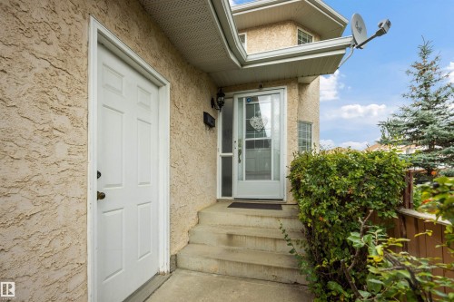 View of front entrance - 6910 158A Avenue Nw, Edmonton, AB 
