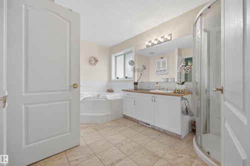4PC ensuite primary bathroom - 6910 158A Avenue Nw, Edmonton, AB 
