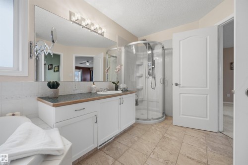 4PC ensuite primary bathroom - 6910 158A Avenue Nw, Edmonton, AB 