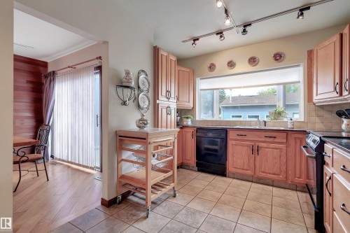 10524 75 Avenue Nw, Edmonton, AB 
