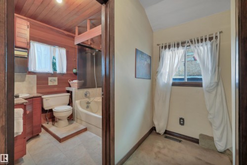 10524 75 Avenue Nw, Edmonton, AB 