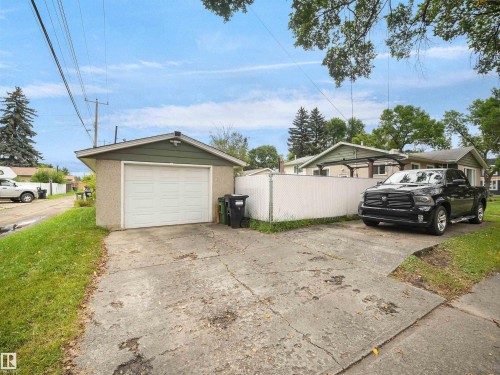 Detached garage with a roll-up door - 12002 48 Street Nw, Edmonton, AB 