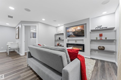 9664 223 Street Nw, Edmonton, AB 