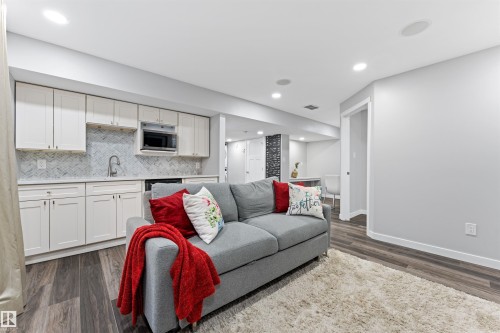 9664 223 Street Nw, Edmonton, AB 