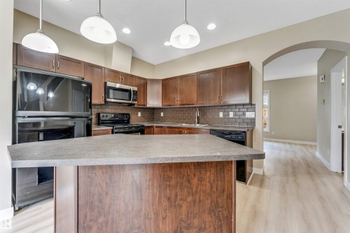 #27 13825 155 Av Nw, Edmonton, AB - Indoor Photo Showing Kitchen