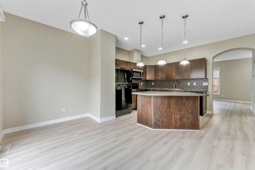 #27 13825 155 Av Nw, Edmonton, AB - Indoor Photo Showing Kitchen
