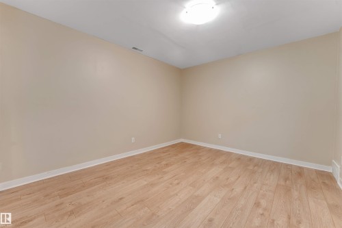 #27 13825 155 Av Nw, Edmonton, AB - Indoor Photo Showing Other Room