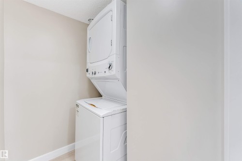 #27 13825 155 Av Nw, Edmonton, AB - Indoor Photo Showing Laundry Room