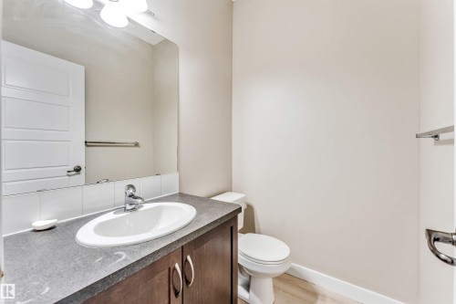 #27 13825 155 Av Nw, Edmonton, AB - Indoor Photo Showing Bathroom