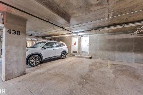 #27 13825 155 Av Nw, Edmonton, AB - Indoor Photo Showing Garage