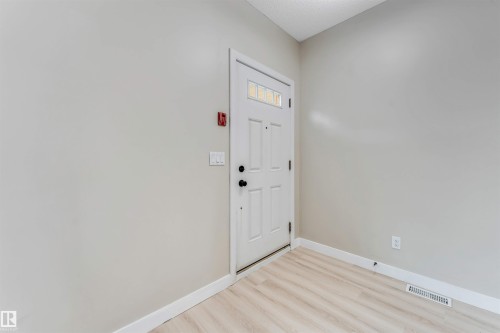 #27 13825 155 Av Nw, Edmonton, AB - Indoor Photo Showing Other Room