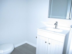 Main floor 2pc - 