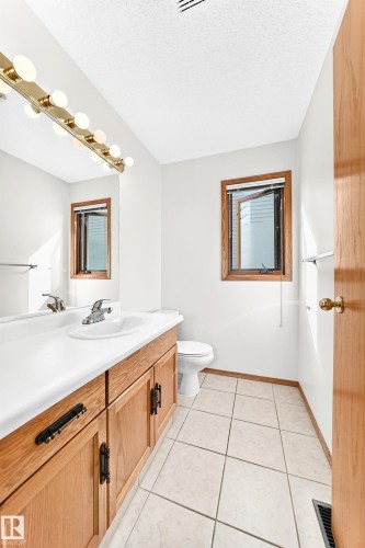 18935 91 Avenue Nw, Edmonton, AB 