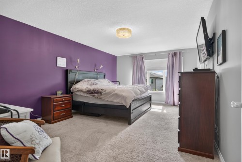 Recessed window with privacy blinds, dual wall-mounted sconces, and a ceiling-mounted light fixture - 22933 94A Avenue Nw, Edmonton, AB 