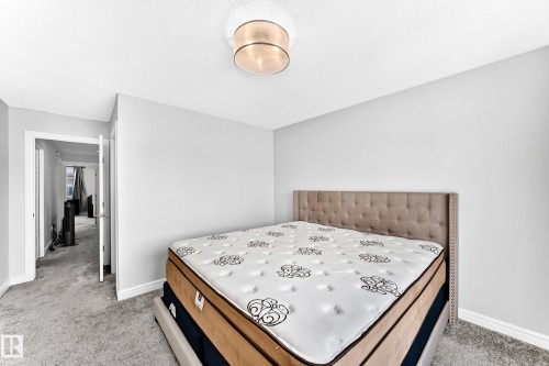 Wall-to-wall carpeting, neutral wall colors, and a ceiling-mounted fixture - 2628 Donaghey Crescent Sw, Edmonton, AB 