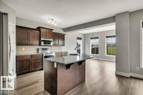 5903 12 Avenue Sw, Edmonton, AB 