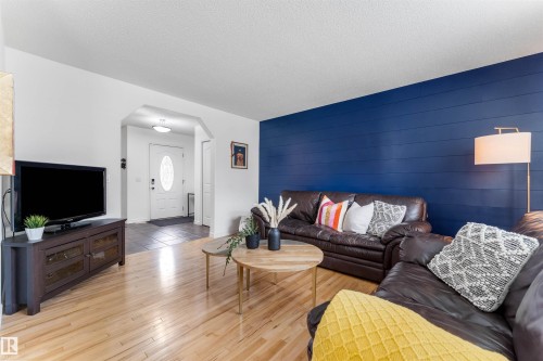112 Appleton Crescent, Sherwood Park, AB - Indoor Photo Showing Living Room
