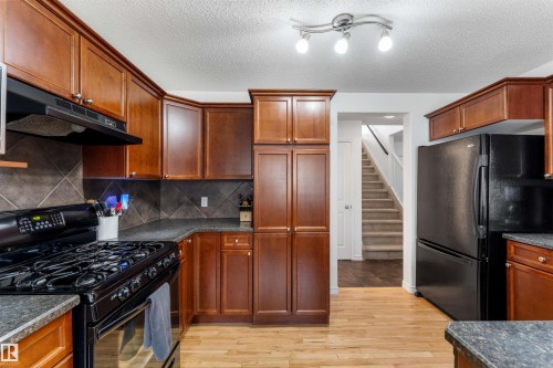 112 Appleton Crescent, Sherwood Park, AB - Indoor Photo Showing Kitchen