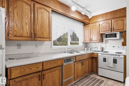 8323 142 Avenue Nw, Edmonton, AB 