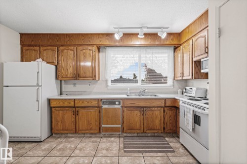 8323 142 Avenue Nw, Edmonton, AB 