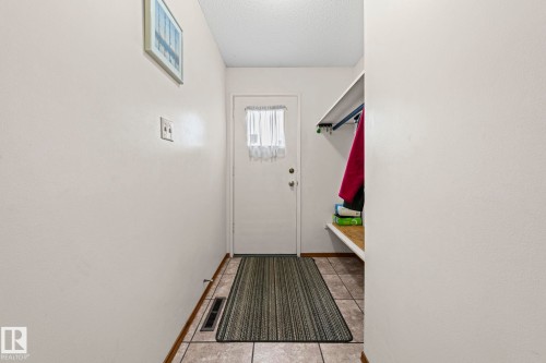 8323 142 Avenue Nw, Edmonton, AB 