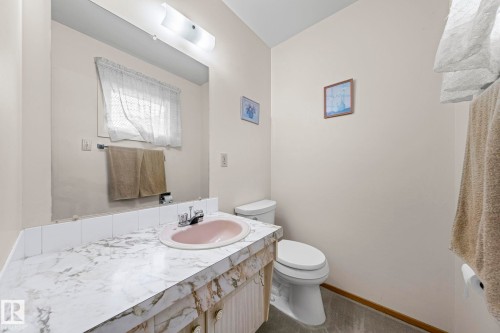 8323 142 Avenue Nw, Edmonton, AB 