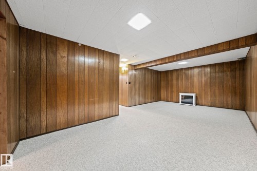 8323 142 Avenue Nw, Edmonton, AB 