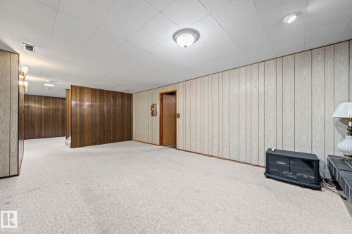 8323 142 Avenue Nw, Edmonton, AB 