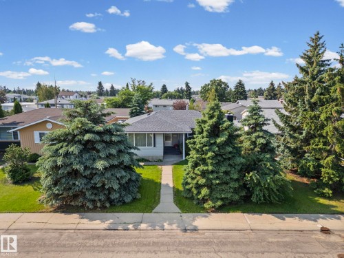 8323 142 Avenue Nw, Edmonton, AB 
